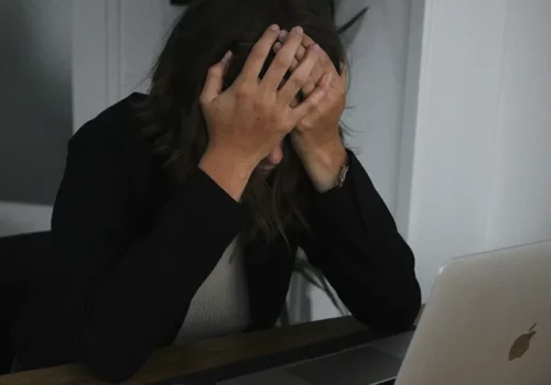 Sobrecarga Emocional: Causas, Síntomas y Cómo Gestionarla